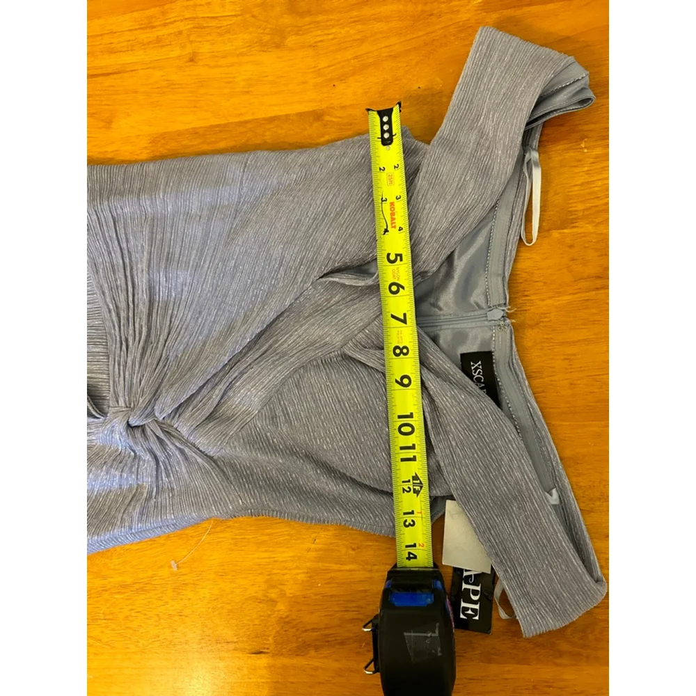 NWT XSCAPE Off-The-Shoulder Metallic Pleated Gown SZ 4 - Picture 6 of 9